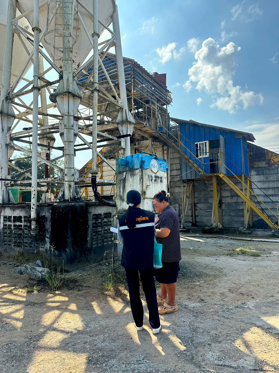 วันที่ 11 พฤศจิกายน 2568  องค์การบริหารส่วนตำบลพระธาตุบังพวน โดย กองคลัง มอบหมายให้ พนักงาน อบต. งานจัดเก็บรายได้ ลงพื้นที่ออกสำรวจข้อมูลโครงการจัดทำแผนที่ภาษีและทะเบียนทรัพย์สิน หมู่ที่ 1