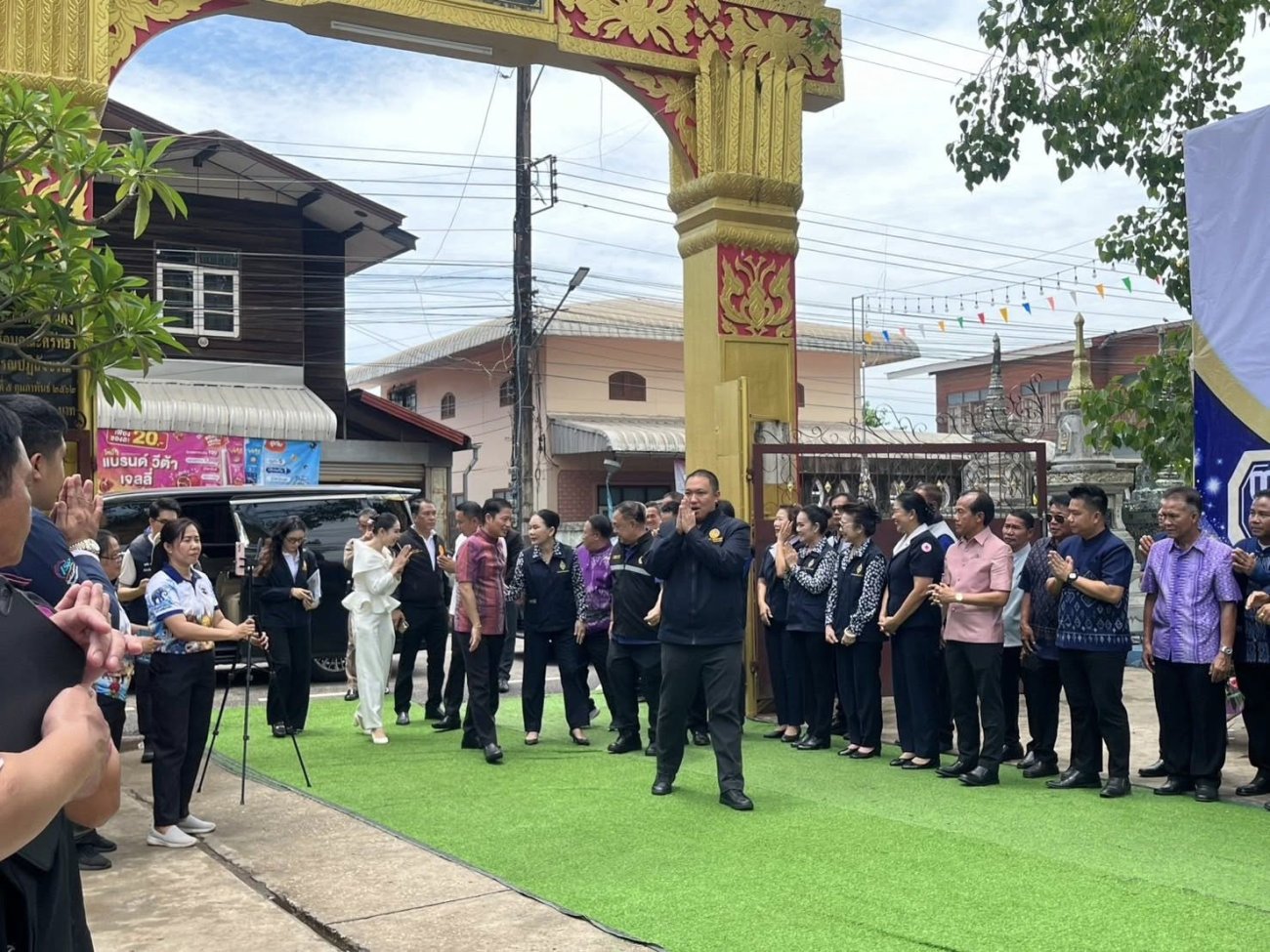นายพิทักษ์ สุระถิตย์ นายกองค์การบริหารส่วนตำบลพระธาตุบังพวน ได้เข้าร่วมต้อนรับ รัฐมนตรีช่วยว่าการ กระทรวงมหาดไทย (นายพลพีร์ สุวรรณฉวี)