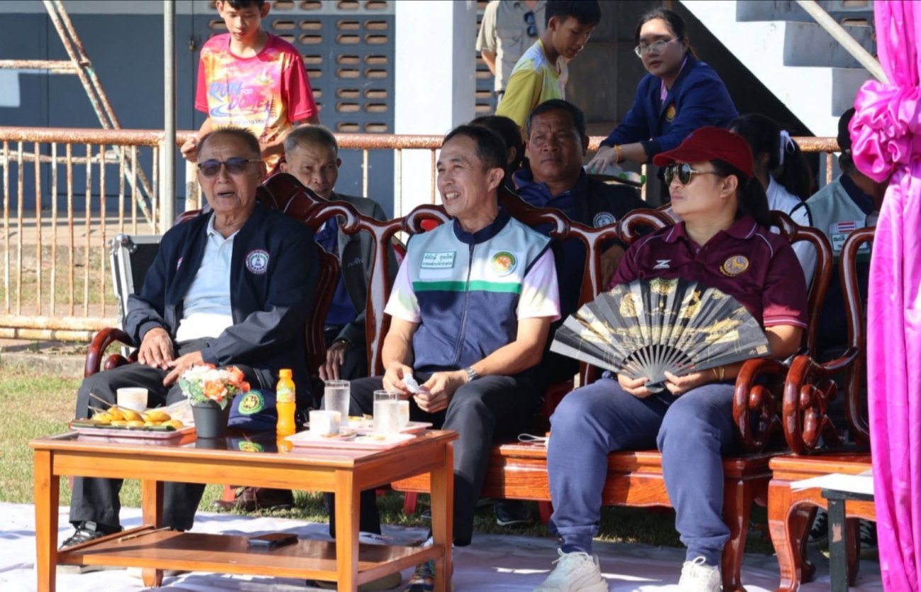 นายพิทักษ์ สุระถิตย์ นายกองค์การบริหารส่วนตำบลพระธาตุบังพวน พร้อมด้วยคณะผู้บริหารและสมาชิกสภาองค์การบริหารส่วนตำบลพระธาตุบังพวน เข้าร่วมพิธีเปิดการแข่งขันกีฬาภายในโรงเรียนพระธาตุบังพวน ประจำปีการศึกษา ๒๕๖๙
